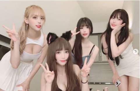 「TWITCH 4兇妹」ban三天回歸！直播中解扣「徒手擠美波」　網聞香：衣服跟底線一樣低