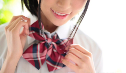 20岁女大生AV女优专属出道，扬言大叔控 —— 「七实里奈」