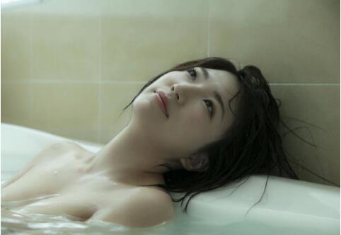 半夜睡不着,他上色情网站惊见前女友!两难：该说还是先尻？