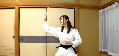 黑带鞭美尻！巨乳空手道家「望月绫香」切磋性技爽到狂喷水