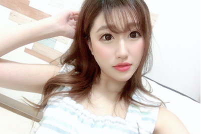 大眼女优「美竹すず」高中就发育过剩3年内跳了4个罩杯变成超巨乳！