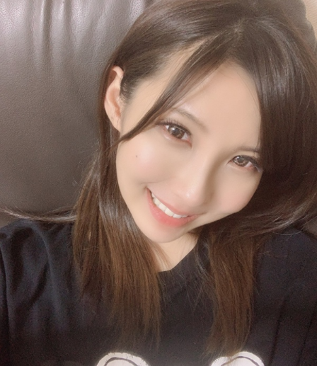 饱满盈润！19岁美巨尻女大学生「有村绘里香」易高潮体质AV出道！