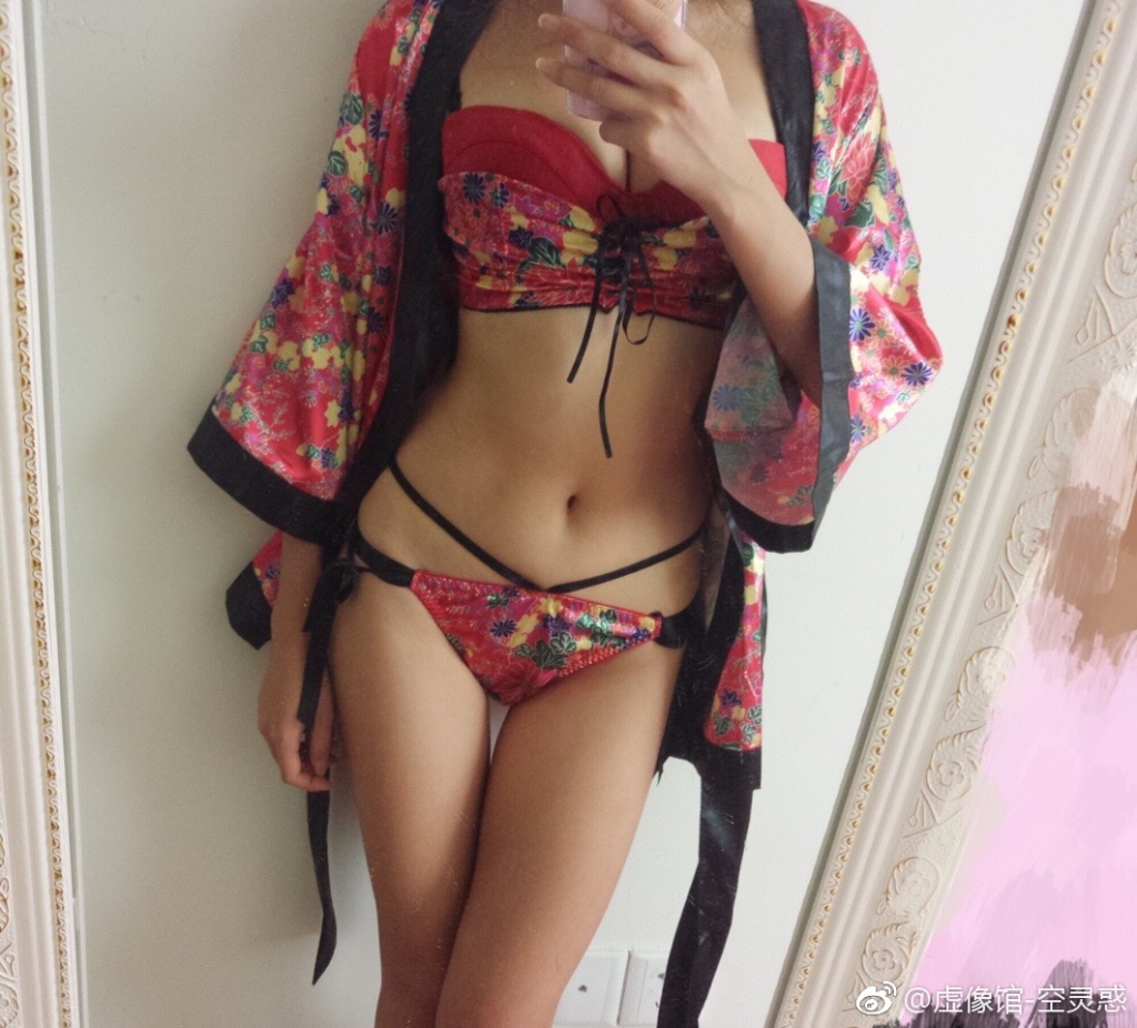 今日微博妹子推荐@空灵惑 清纯可爱 性感又任性的小妹子